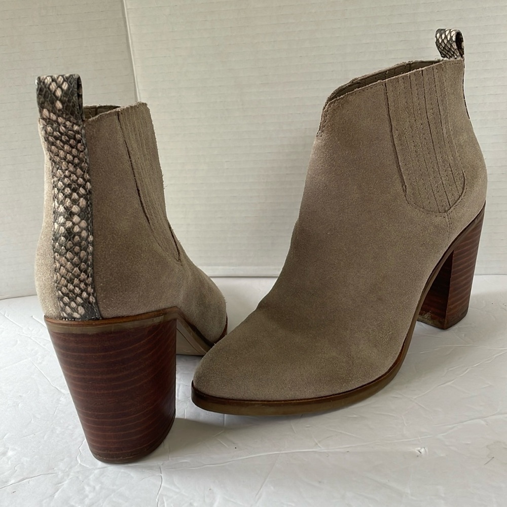 Dolce Vita ankle boots size 10 suede